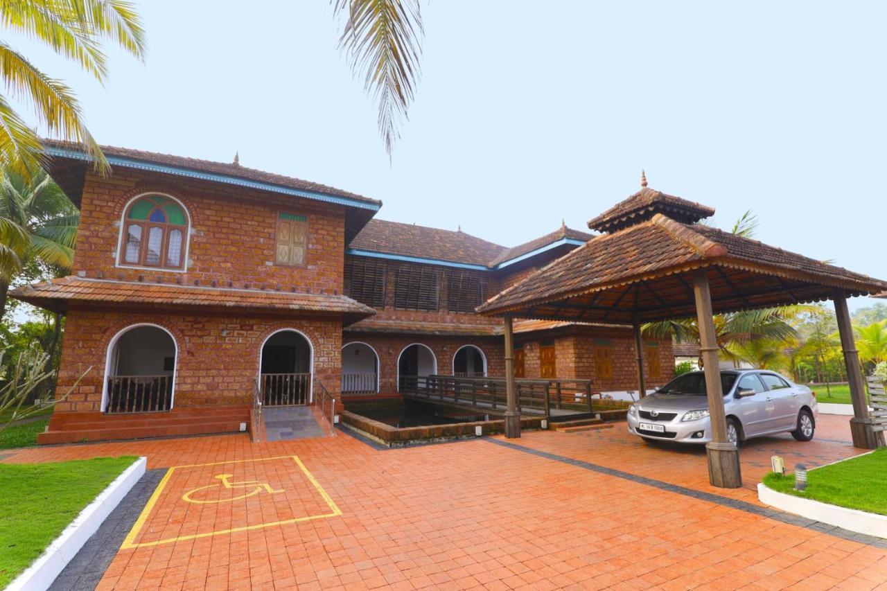 Kumarakom Heritage Resort Kottayam Buitenkant foto